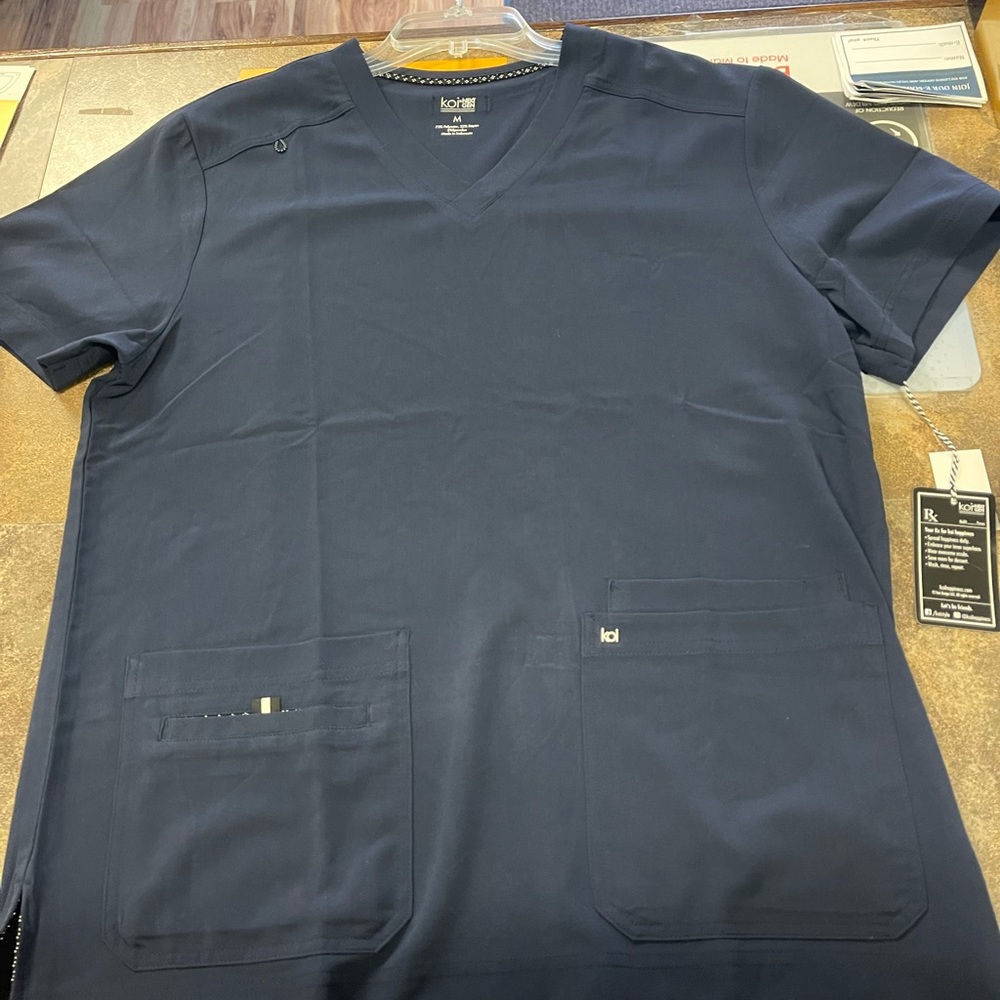 Koi Men’s Free to Be Top